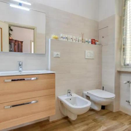 Apartment 2 Bedroom Beautiful In